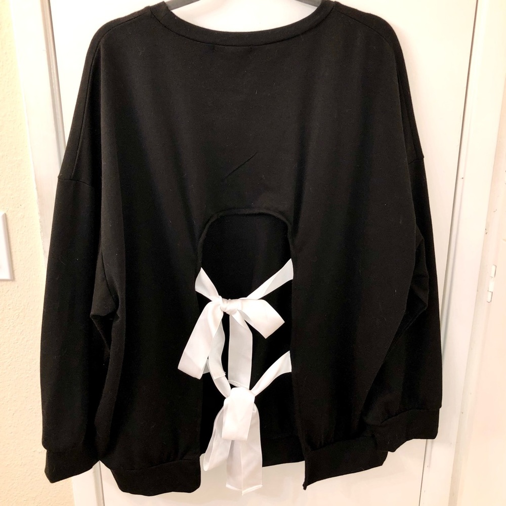 Sweater with bows on back